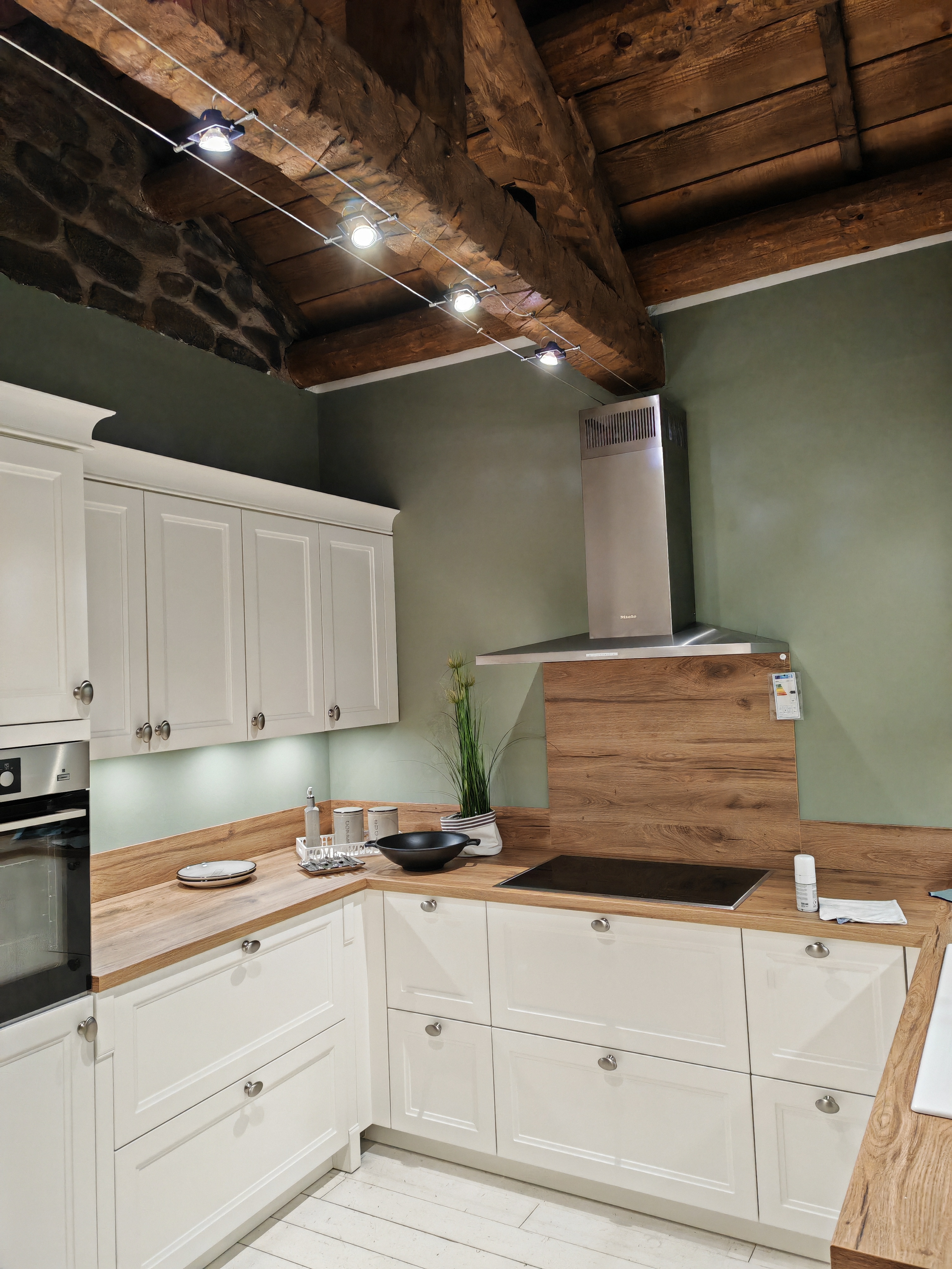 Erneuerung der Beleuchtung in einer Show Küche