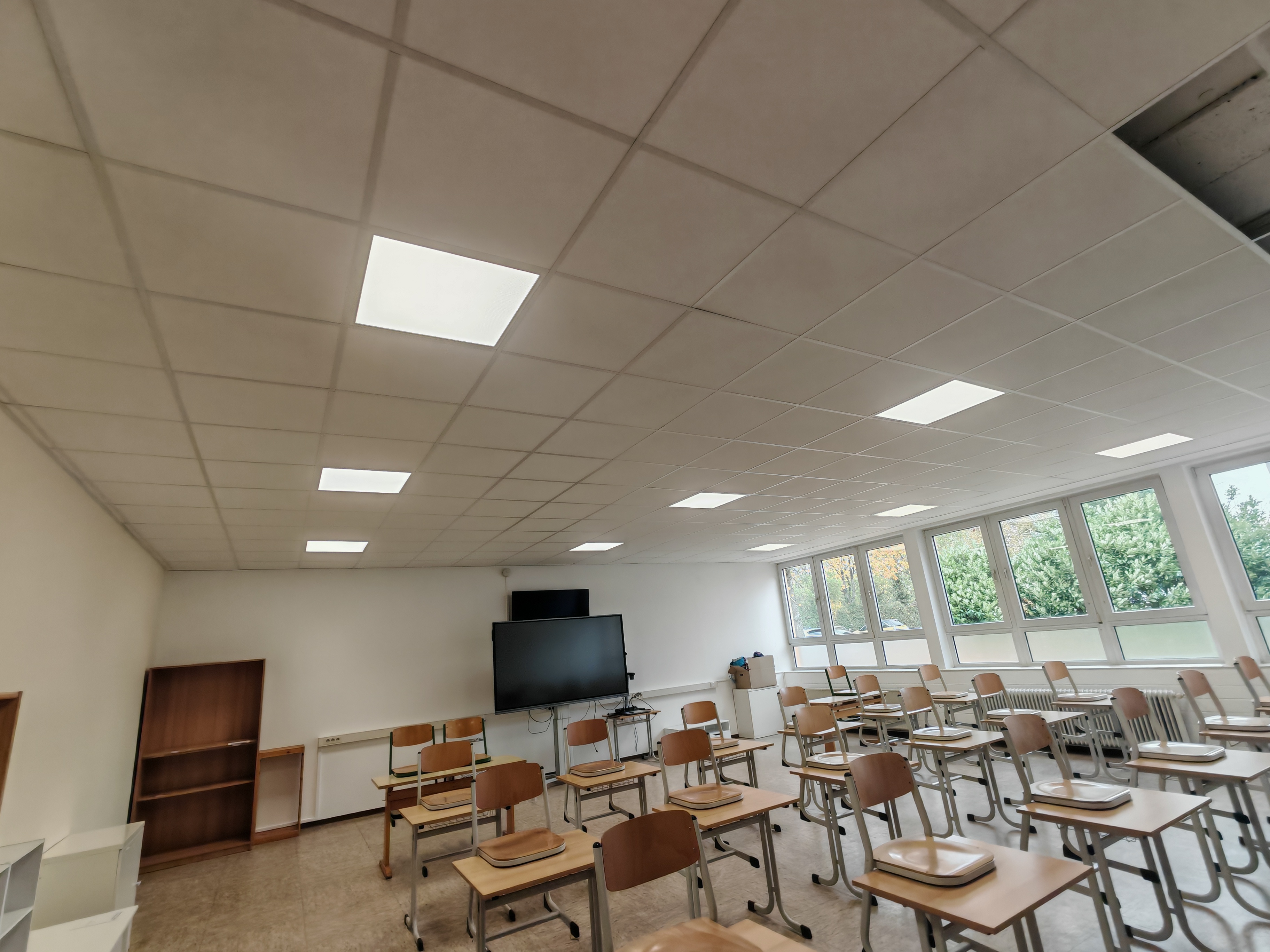 Erneuerung der Beleuchtung in einer Grundschule