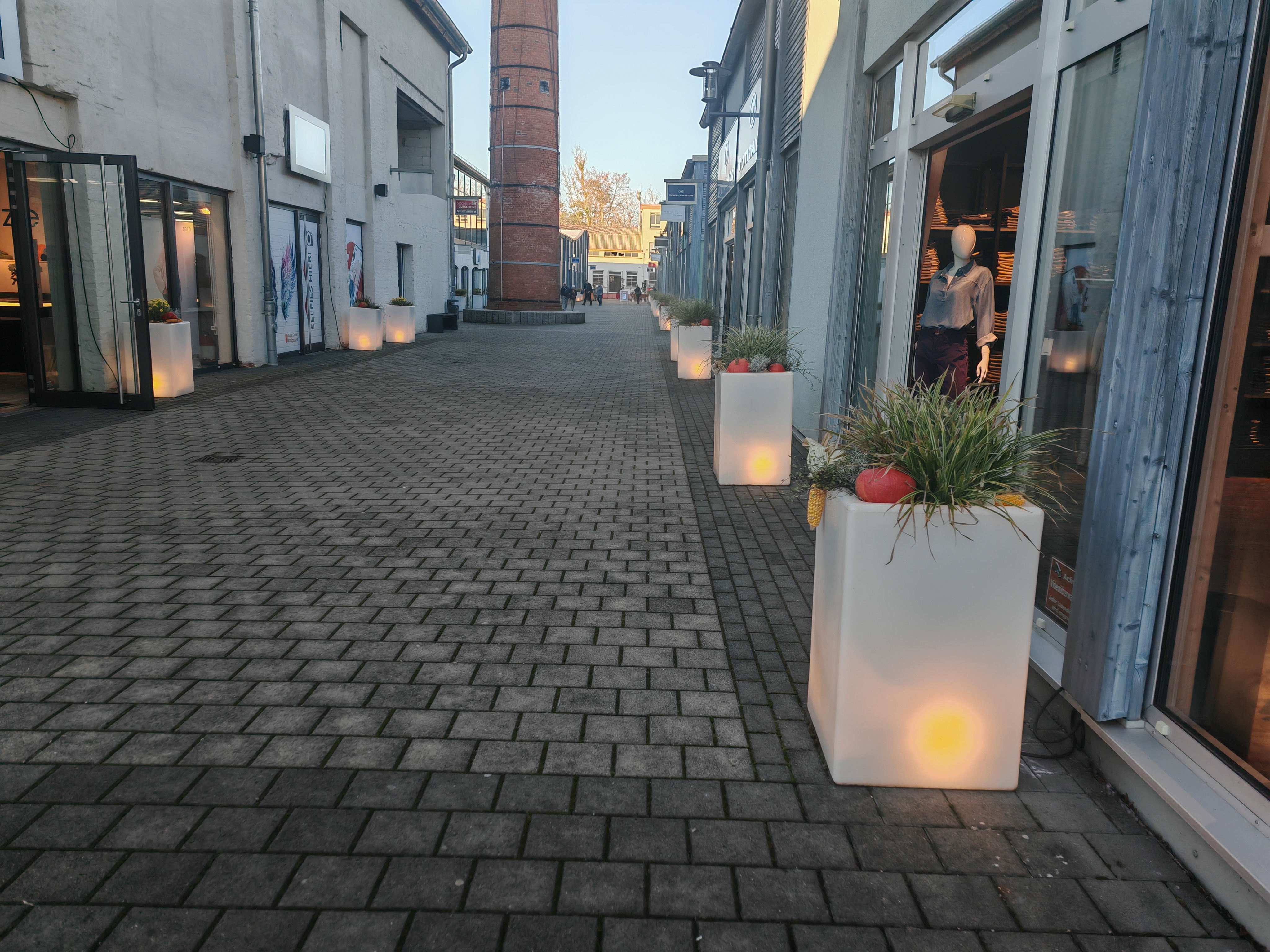 Inbetriebsetzung der Ambientebeleuchtung in einem Outlet Center